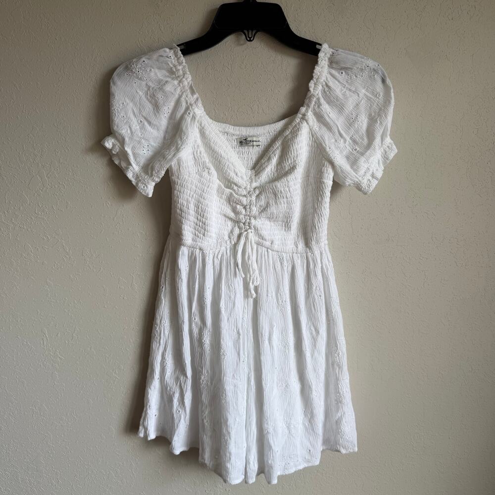 Hollister White Eyelet Romper Cinched Smocked V-Neck Short Puff Sleeve Womens XS